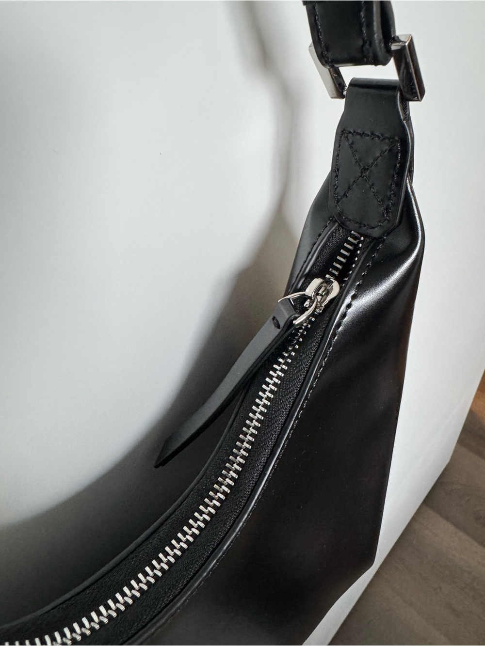 Brand New Black Hobo Shoulder Bag - Women - Picture 2 of 4